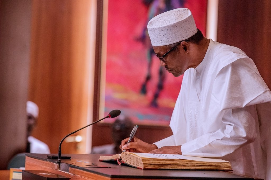 Private sector knocks FG as Buhari signs finance bill