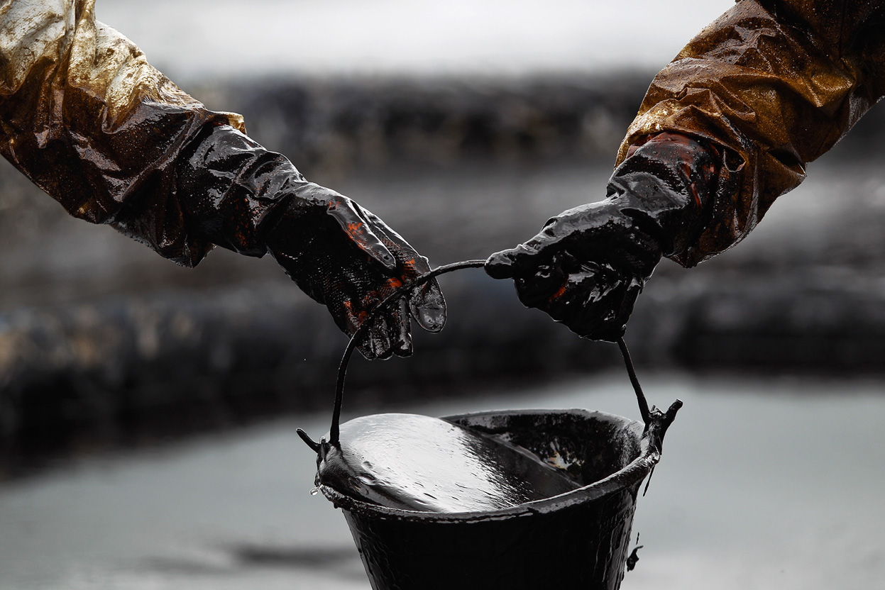 Oil rises above $70 amid US, Iran face-off
