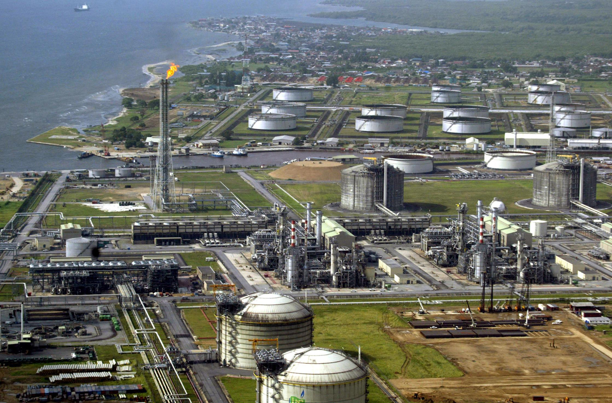 Nigeria LNG signs 10-year gas deal with Galp