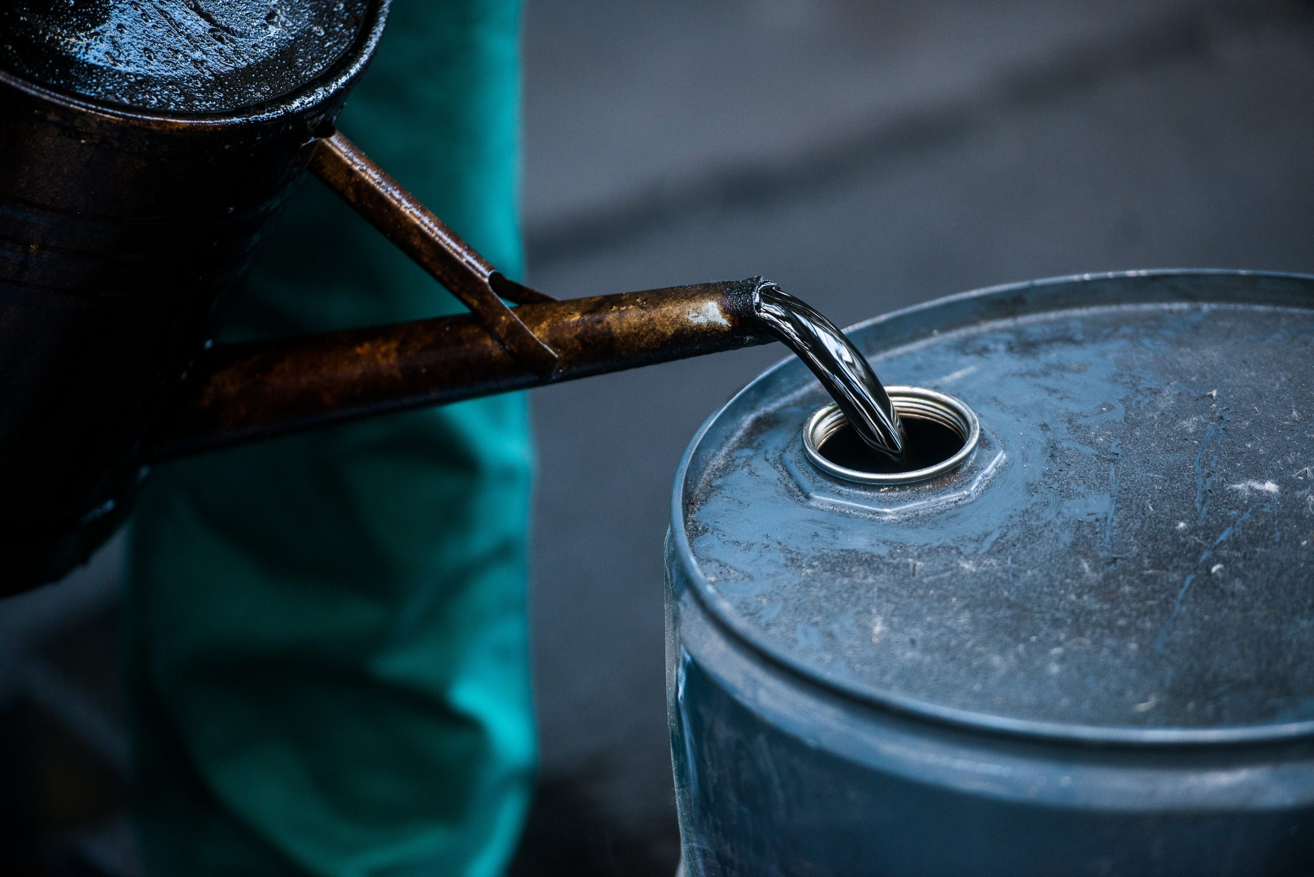 Oil prices rise but weak demand persists