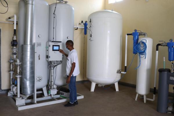 Abia woos investors as firm sets up medical oxygen plant
