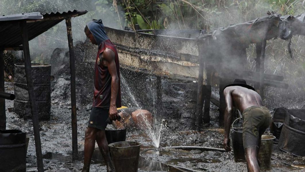 Nigeria's oil workers protest against oil theft, threaten strike